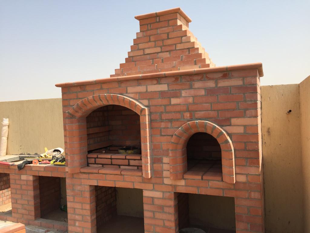 بناء وتجهيز شوايات الطوب الحراري ومطابخ الحدائق الخارجية